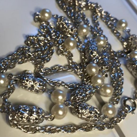 Sarah Coventry Silver-Tone & Faux Pearl Necklace - Picture 6 of 7